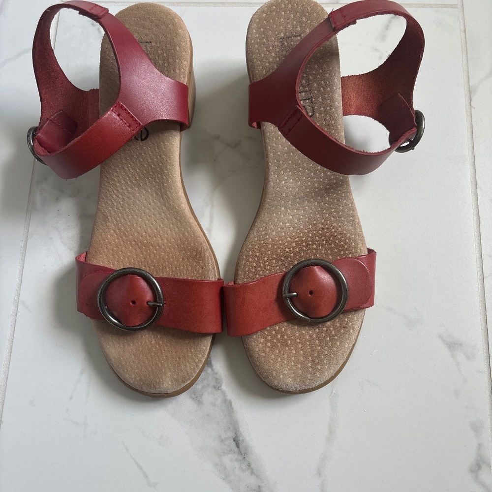 Ladies leather sandals
